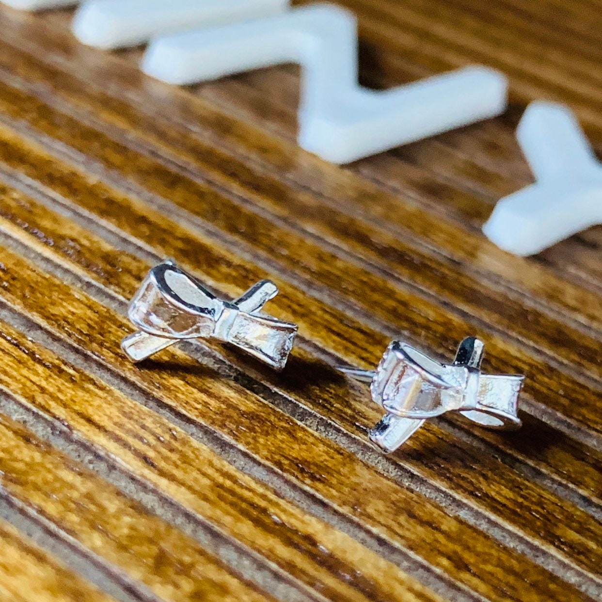 Sterling silver Stud earrings, bows, Christmas gift includes gift box B01